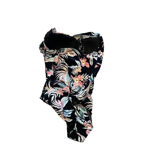 New Sea Level Escape Twist Front One Piece Black Women's Size 4 - Picture 11 of 12